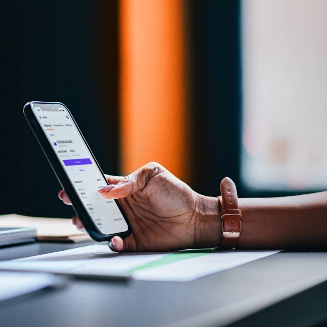 Person on laptop_Airwallex