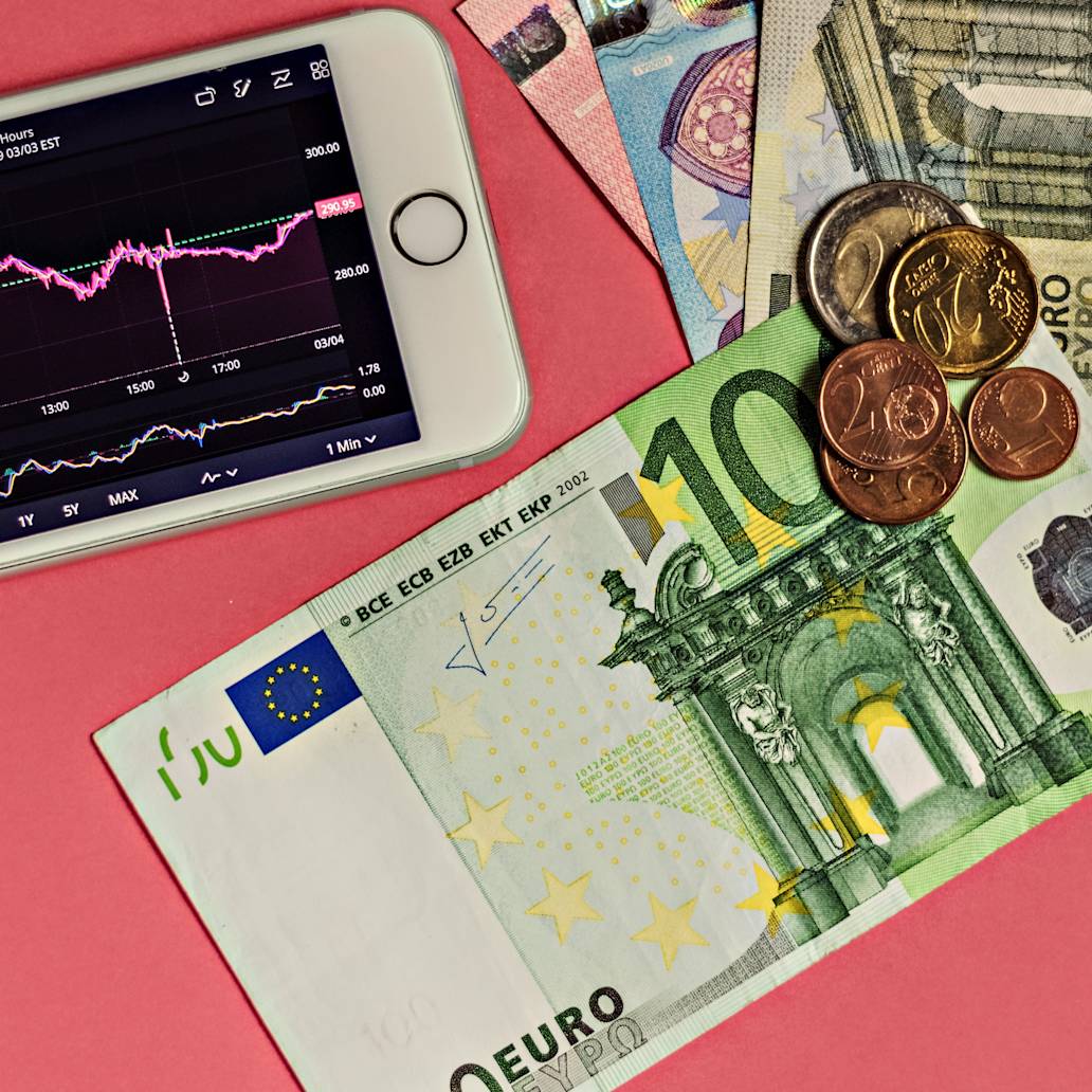 What is foreign exchange risk and how can you hedge against it?