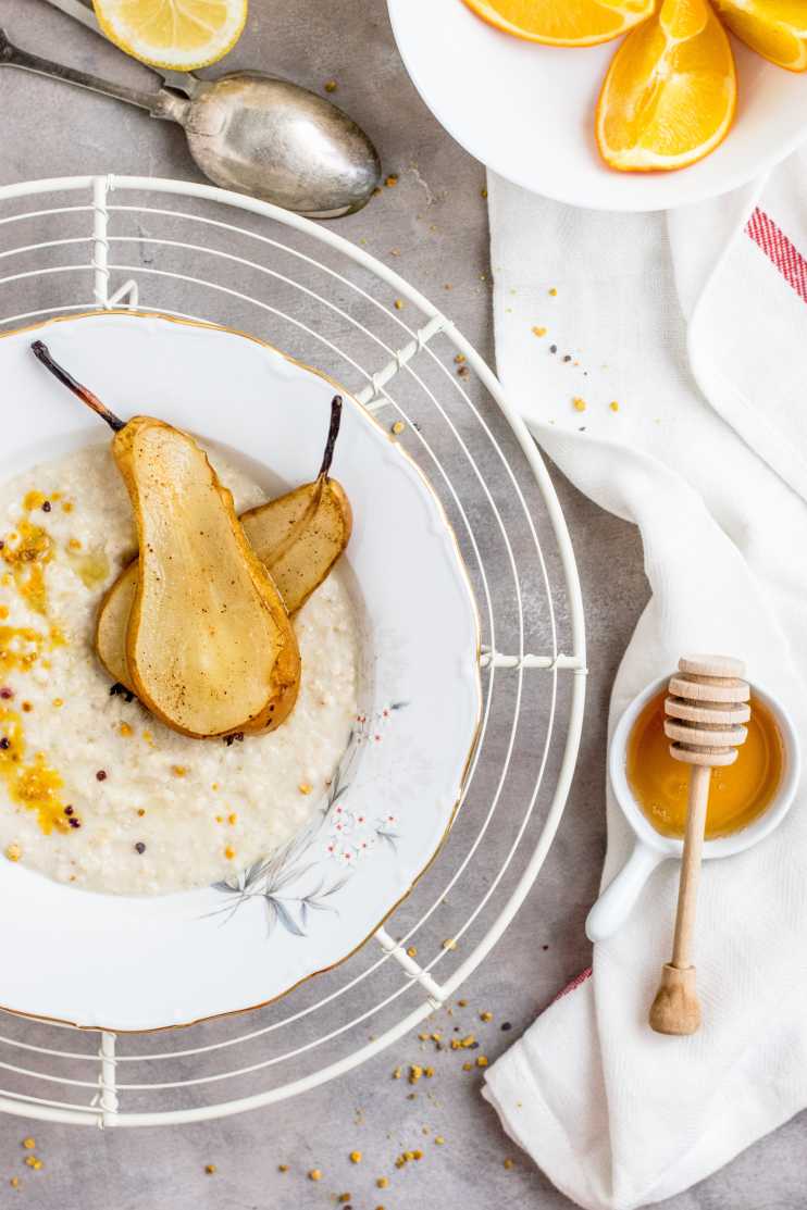 porridge with pears and honey