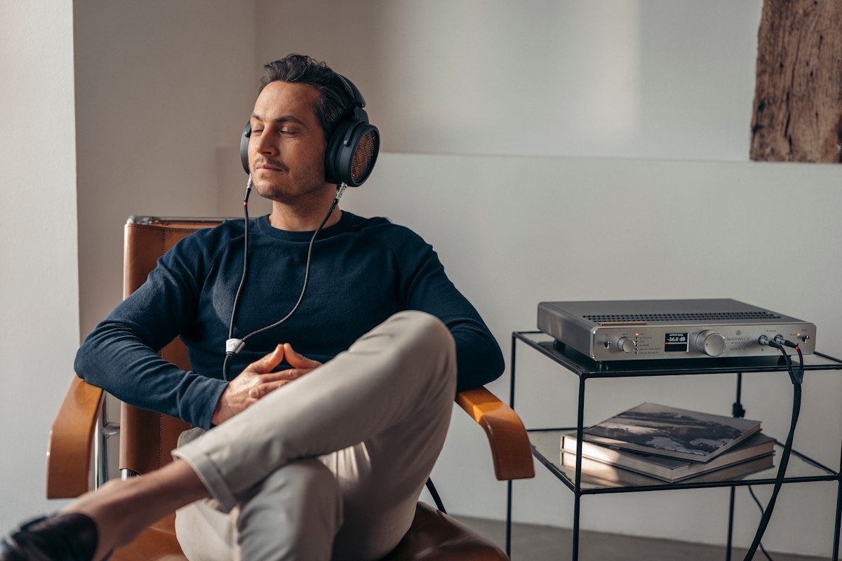 Warwick Acoustics APERIO GoldenSound Signature Edition - Lifestyle