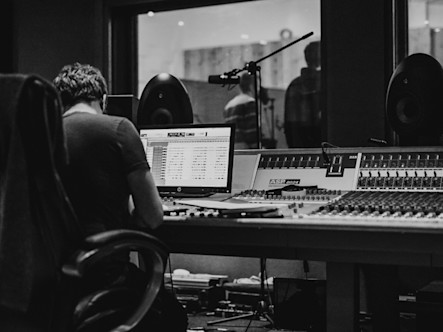 Andy Bell Studio Master Engineer with BRAVURA Headphone