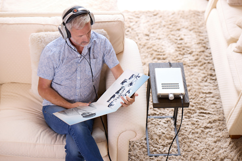 Warwick Acoustics BRAVURA Headphone System Silver Lifestyle.1