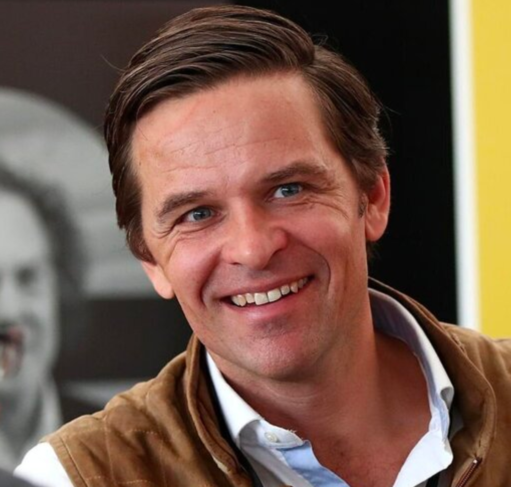 John O-Loghlen Headshot.png