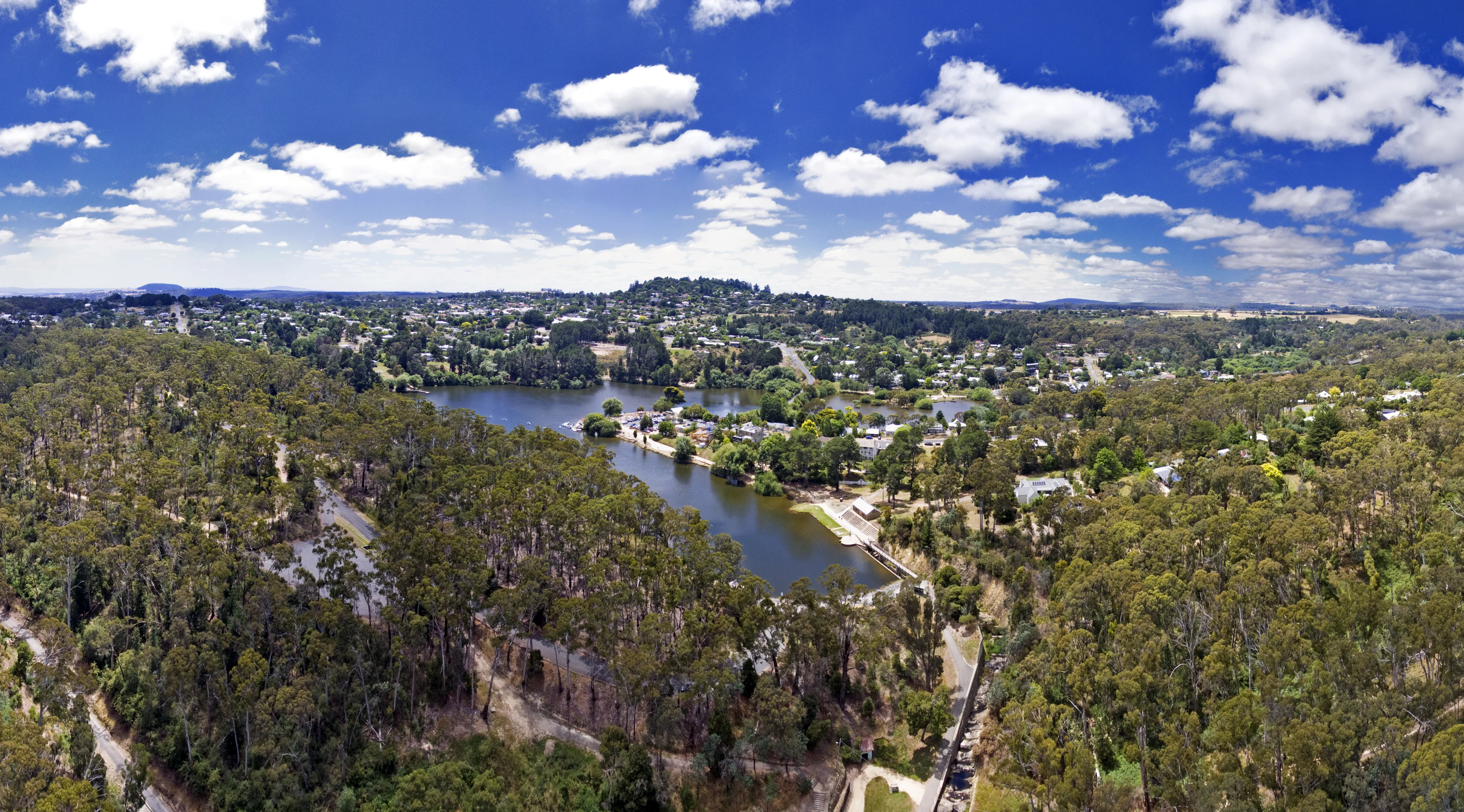 Arial photo of Lake Dayleford showing the Lerderderg Track. 