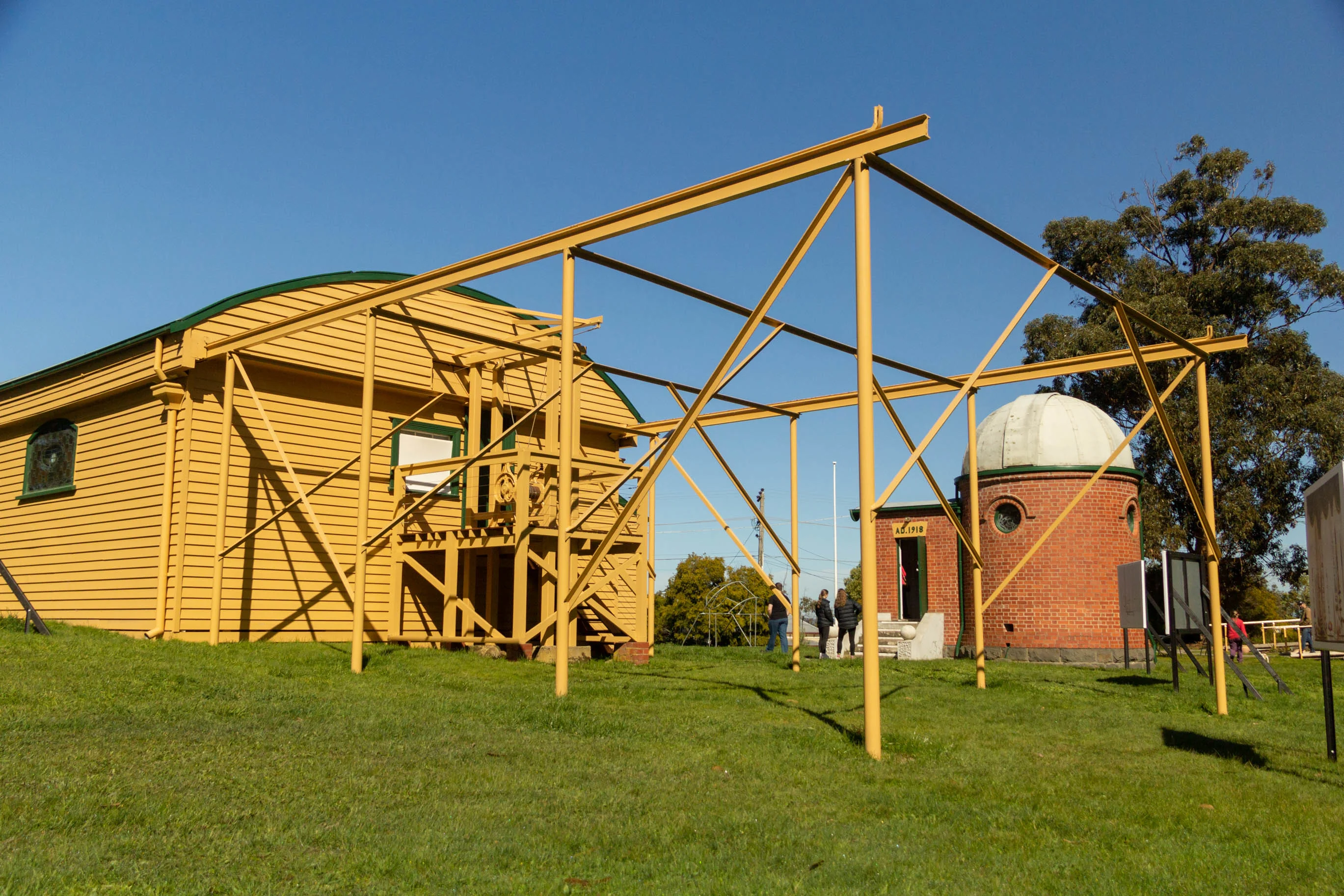The two buildings of Ballarat Observatory from the outside. Gareth Little-Hales / Wikimedia CCBYSA4.0 