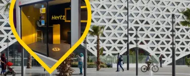 Agencia de alquiler de coches Hertz en la estación de tren oncf Kenitra