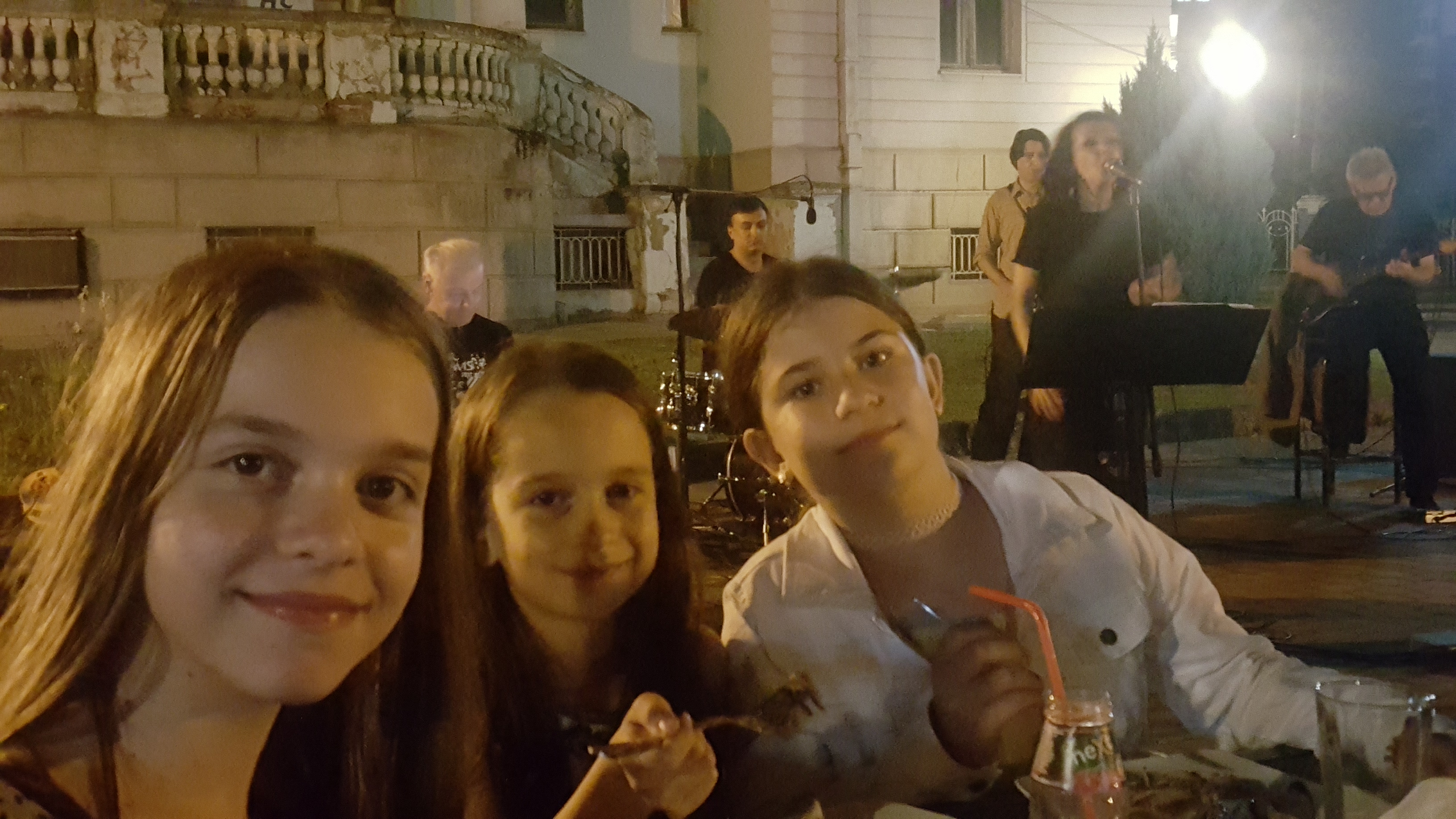 Live music Trio Pop Art with friends