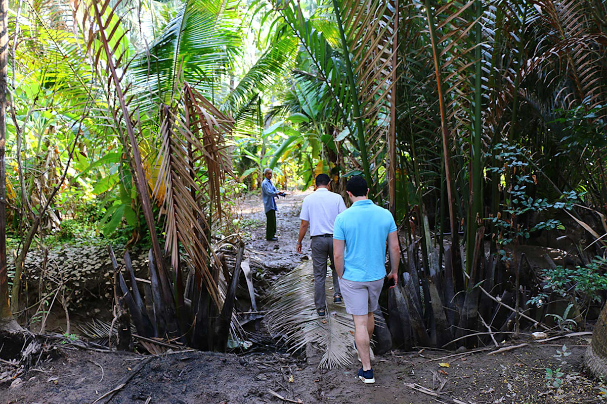 6-Ben-Weingarten-Visits-Coconut-Farm