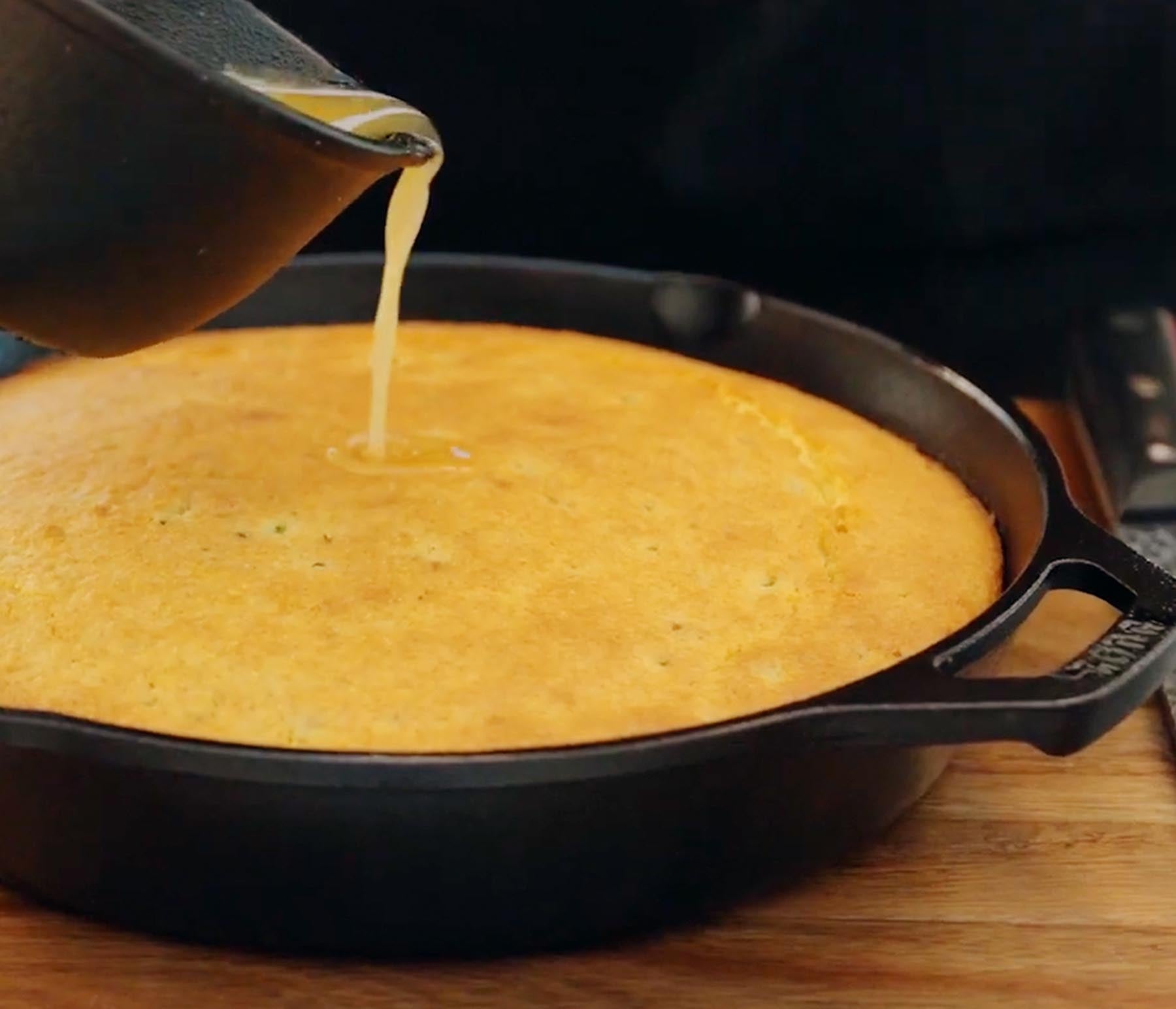 Honey Butter Jalapeño Cornbread | Kingsford™