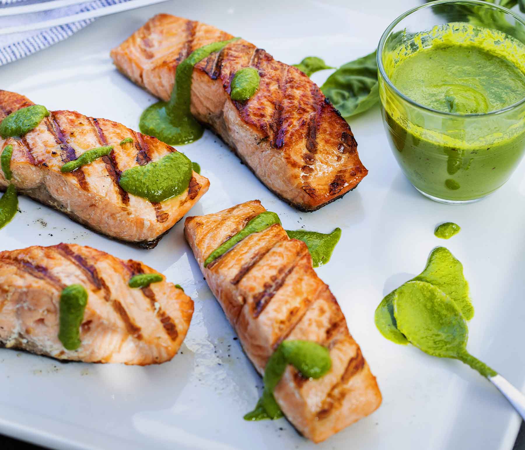 Grilled Salmon Recipe with Basil Vinaigrette | Kingsford™