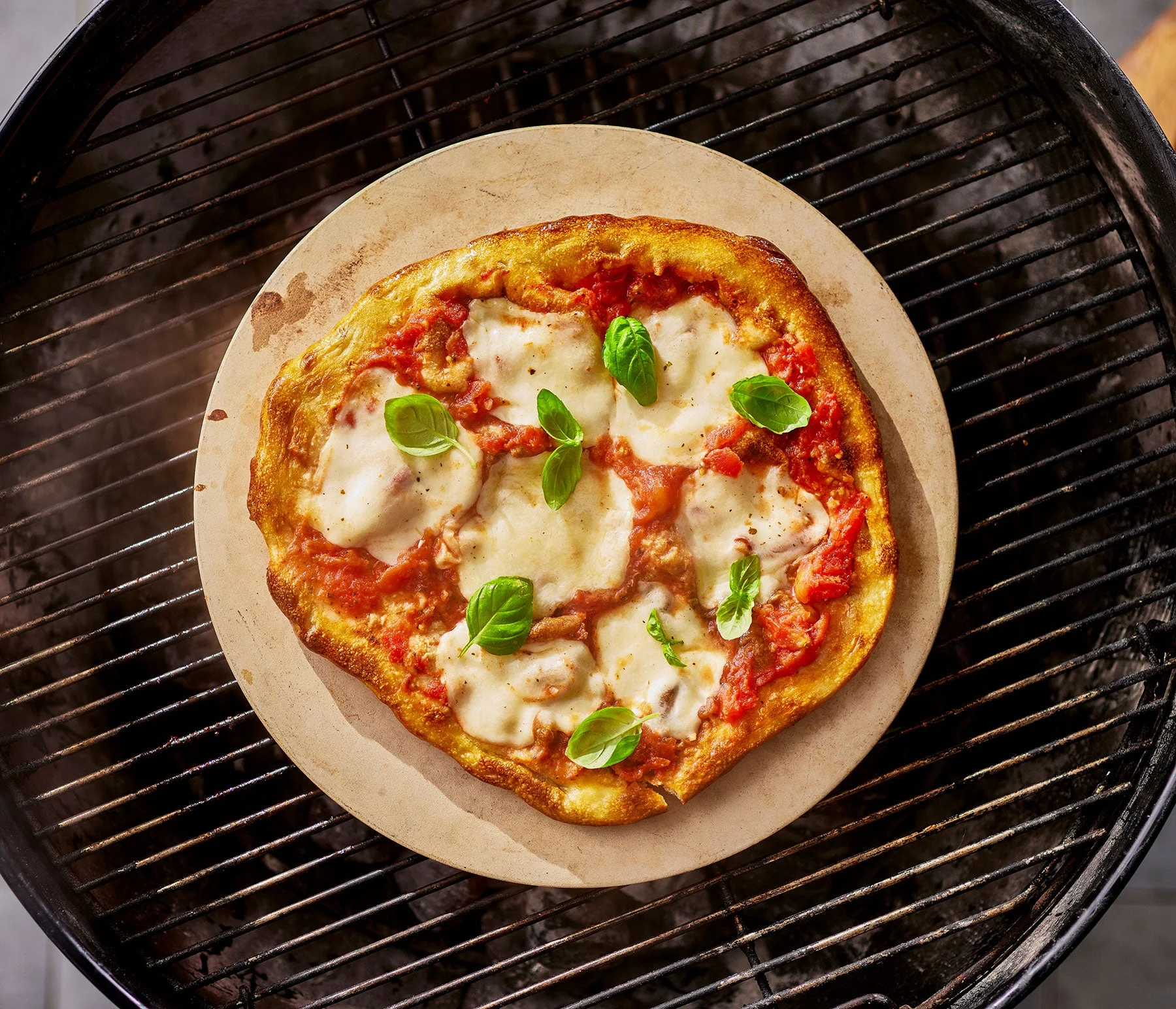 kfd-fy24-recipes-grilled-pizza-margherita_v3_004_i02_1800x1544.jpg