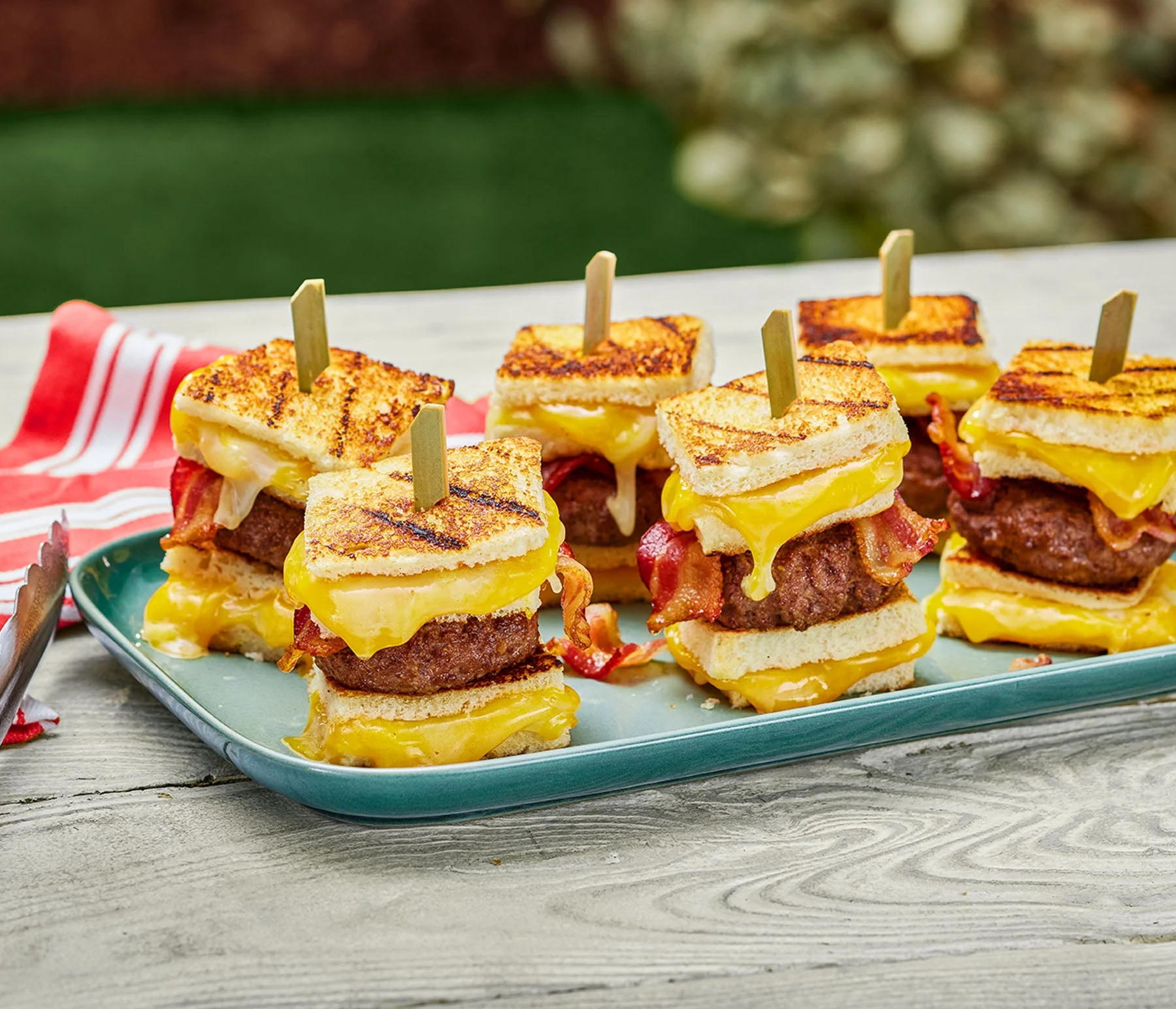 KFD_GrilledCheeseSliders_3qtr_s03_72-Desktop.jpg