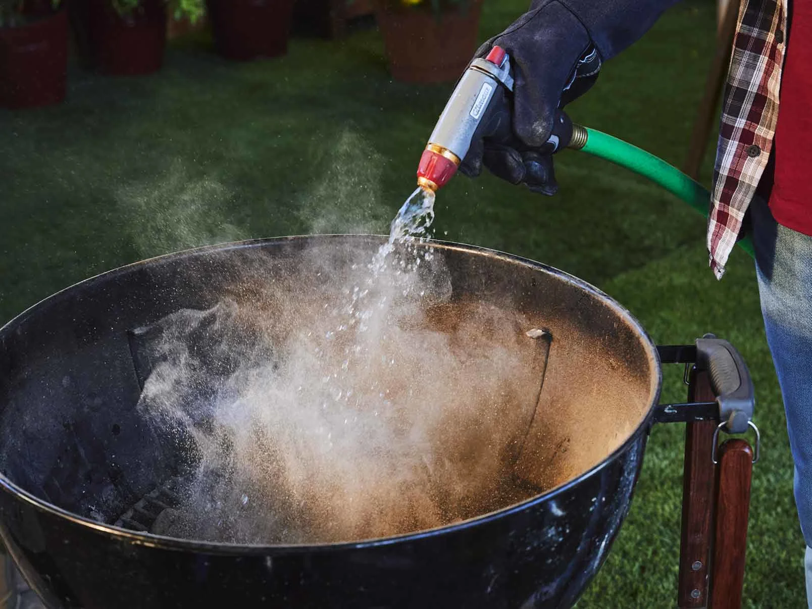 How to Reuse Partially Burned Coals - textblock image 0 for how-to-put-out-charcoal-grill