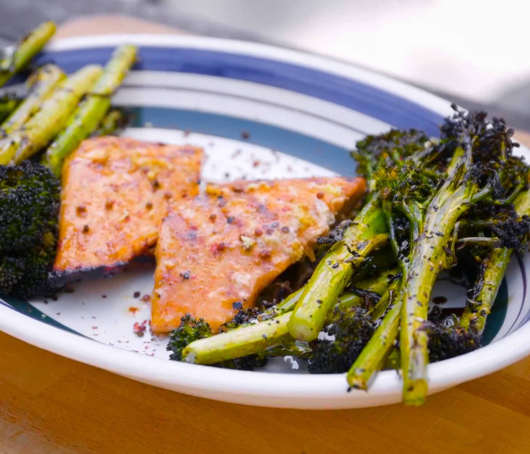 Spicy Maple Syrup and Ginger Glazed Salmon | Kingsford™