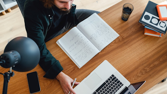 Online degrees in the UK – student learning at home