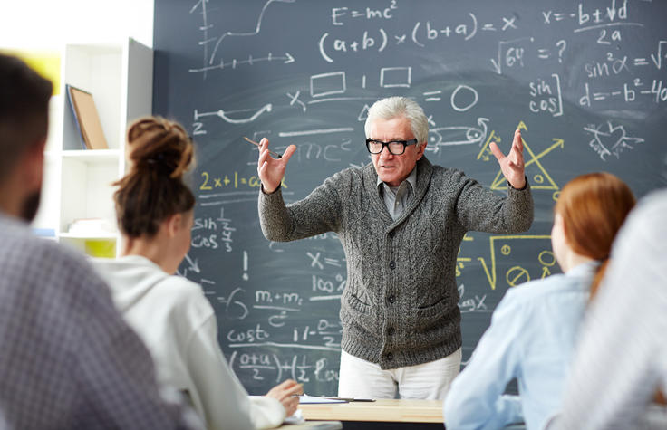 ما الفرق بين الكليّة والجامعة في نظام التعليم الأمريكي؟