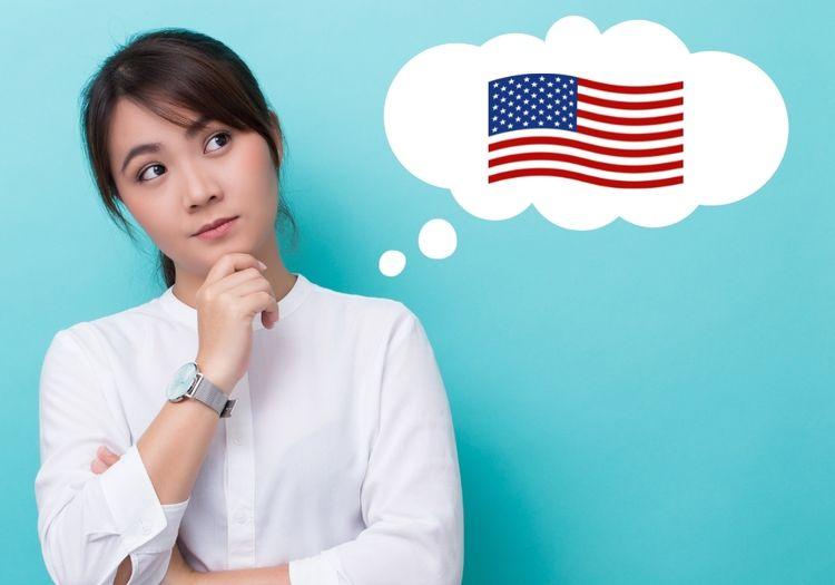 Seorang mahasiswa tengah mempertimbangkan kuliah bisnis di Amerika Serikat