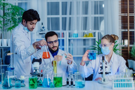 آفاق شعبة الكيمياء في الخارج