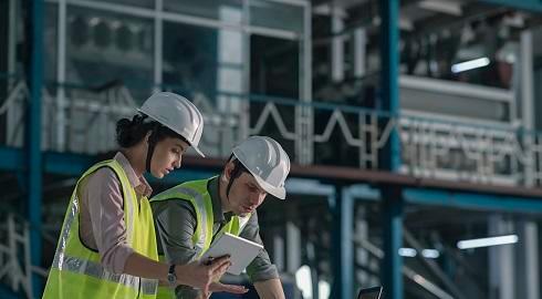 مهندسون في تخصص الهندسة الصناعية