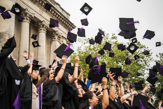 خريجي جامعات إنجلترا