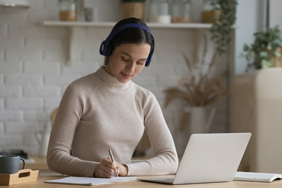 كيف أحصل على اختبار آيلتس عبر الإنترنت