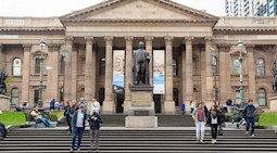 Where do Indian students study business and management in Australia