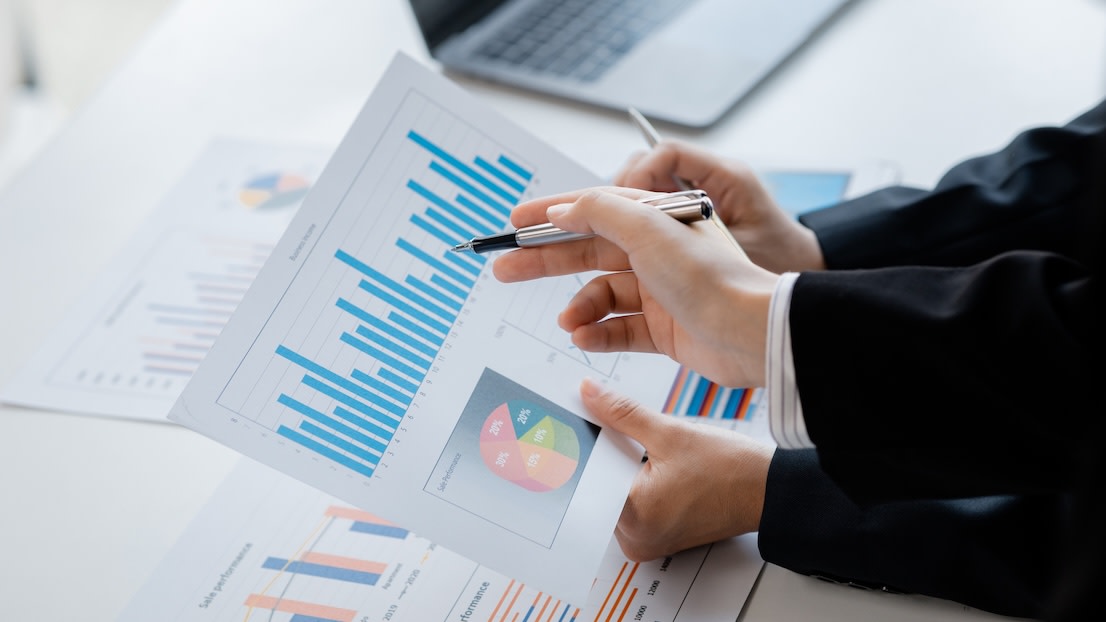 Company meeting to summarise and plan investment finances