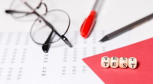 كل ما تحتاج معرفته عن الاختلافات بين امتحاني الآيلتس والتوفل