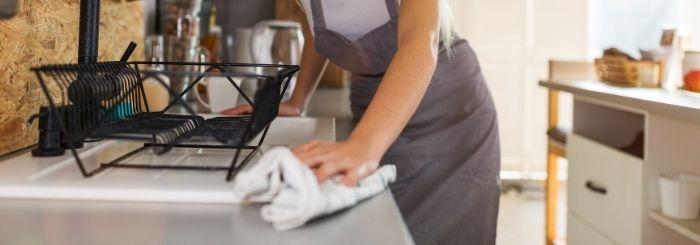 Bersih-bersih selagi masak wajib kamu lakukan saat menggunakan dapur bersama di asrama kampus luar negeri - Hotcourses Indonesia