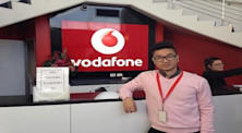 Vừa đi học, vừa làm trợ lý giám đốc chi nhánh của Vodafone Úc