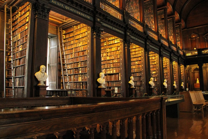 Perpustakaan di Trinity College Dublin - Hotcourses Indonesia