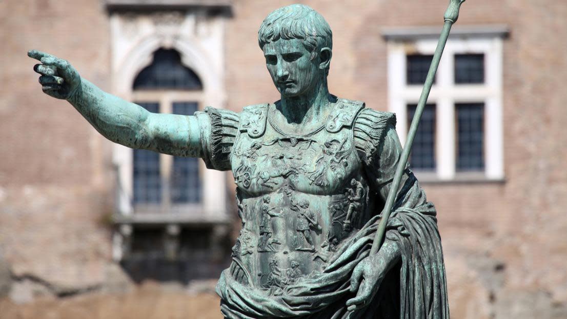 Statue S.P.Q.R. IMP CAESAR Augustus PATRIAE PATER