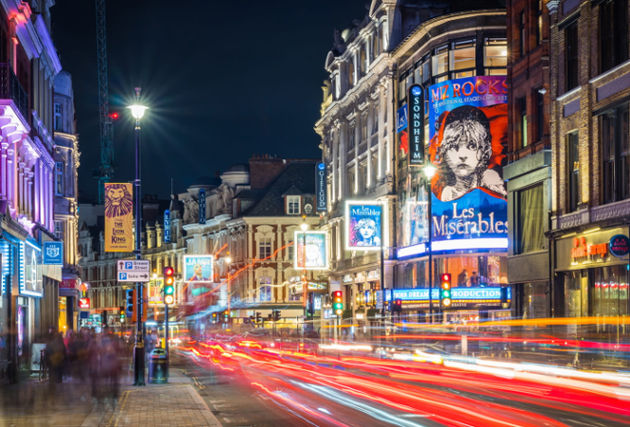 Suasana malam di West End London