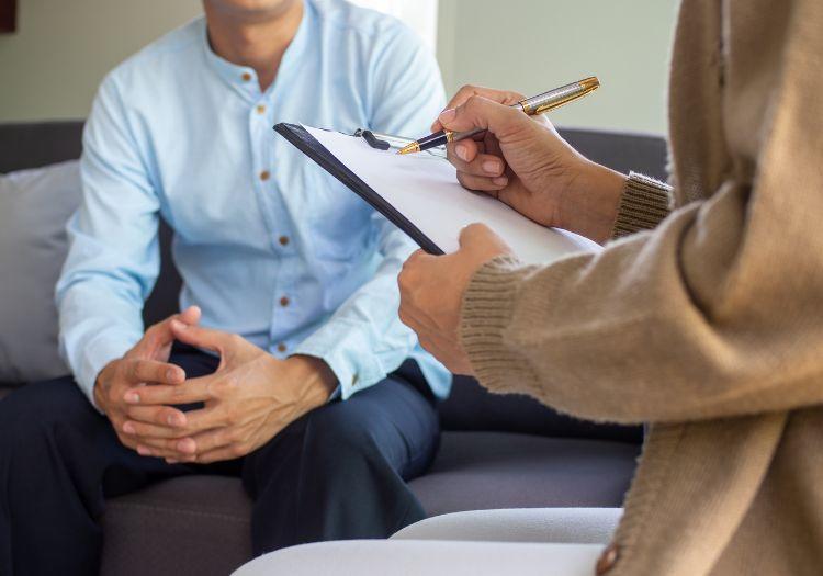 Melalui University Mental Health League Table, HUMEN juga ingin menekankan pentingnya standarisasi pelatihan layanan kesehatan mental untuk para staf di universitas-universitas inggris - Hotcourses Indonesia