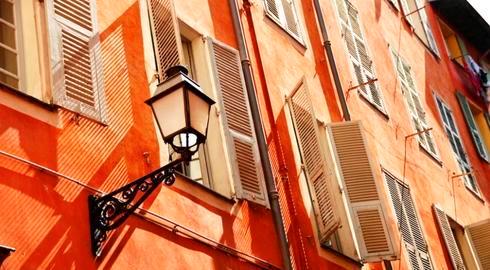 AKOMODASI MAHASISWA DI PERANCIS