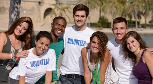 Volunteer when Studying Abroad - It Matters!