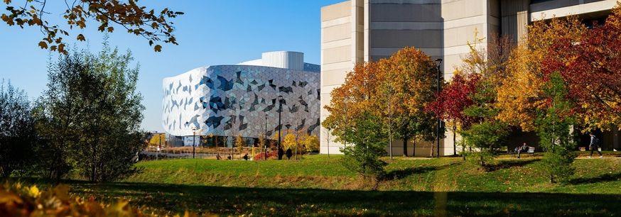 Suasana kampus York University - salah satu universitas yang menawarkan jurusan psikologi terbaik di Kanada