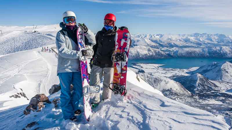 Bermain ski di Arthur's Pass, Christchurch, New Zealand 