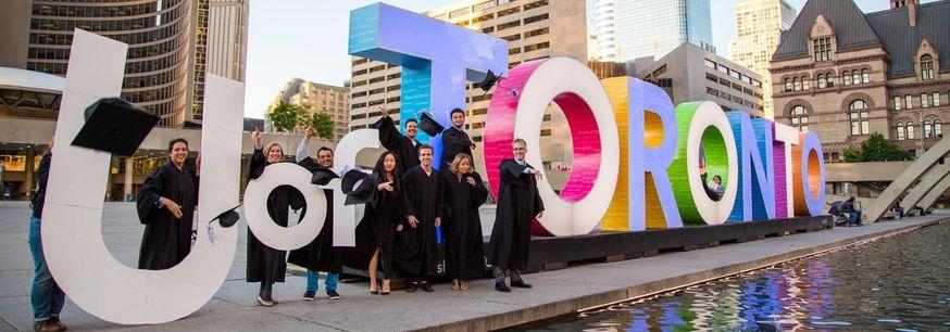 Suasana kampus University of Toronto yang merupakan salah satu universitas dengan jurusan psikologi terbaik di Kanada