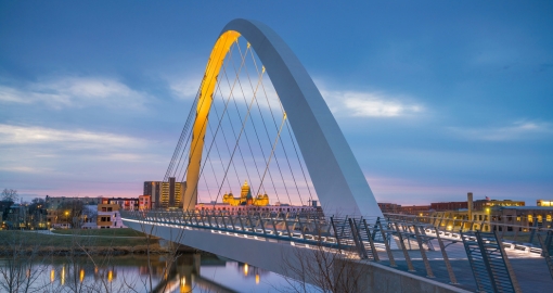 Des Moines Iowa skyline