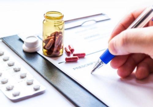 Dokter bergelar DO memiliki kedudukan legal yang sama dengan dokter bergelar MD. Karena itu, kedua jenis dokter ini bisa memberikan resep obat yang sama - Hotcourses indonesia