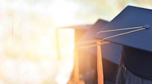 ما الفرق بين الكليّة والجامعة في نظام التعليم الأمريكي؟
