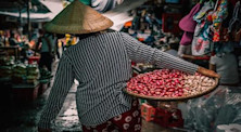 Viết nhân mùa Vu Lan: Con đã lớn khôn từ gánh hàng của Mẹ