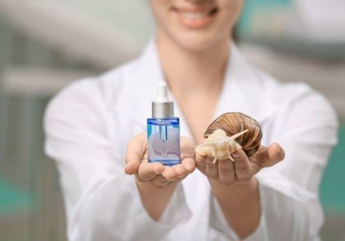 Salah satu inovasi terbaru dalam ilmu kosmetik adalah snail serum (serum lendir siput) yang multifungsi - Mengenal Jurusan Ilmu Kosmetik - Hotcourses Indonesia