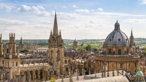 salah satu universitas terbaik di Inggris, Universitas Oxford