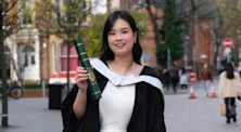 Hành trình tốt nghiệp xuất sắc Thạc sĩ Anh của cô sinh viên tài chính
