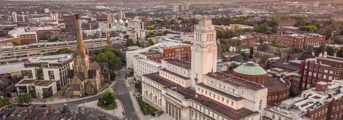 Kampus University of Leeds, salah satu universitas dengan jurusan bisnis terbaik di inggris - Hotcourses Indonesi