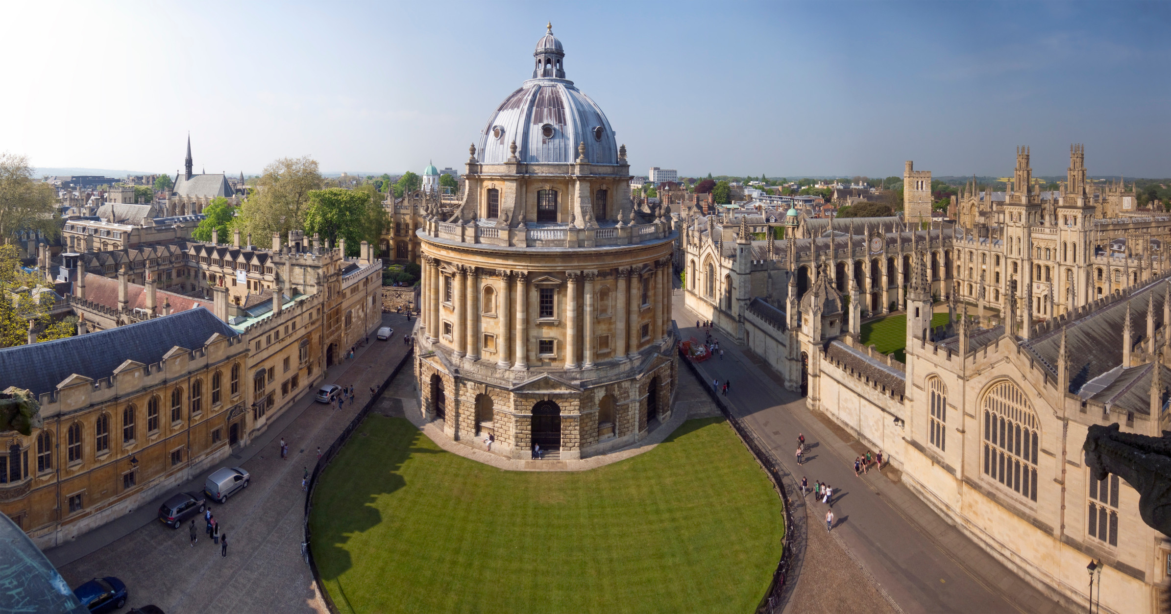 A wide-ranging view over the many historic buildings of the University of Oxford, with the dome-roofed Radcliffe Camera at the centre.