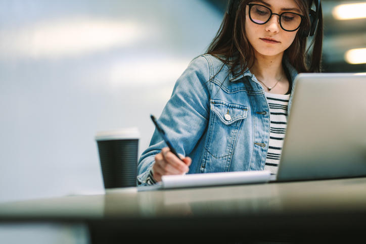 الفرق بين اختبار GMAT و GRE