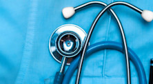 كل ما تحتاج معرفته عن دراسة طب الأمراض الباطنية في الخارج